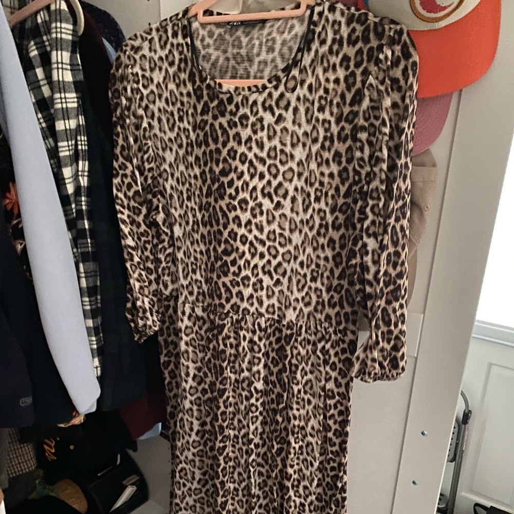 Zara Fun leopard midi dress. Animal print